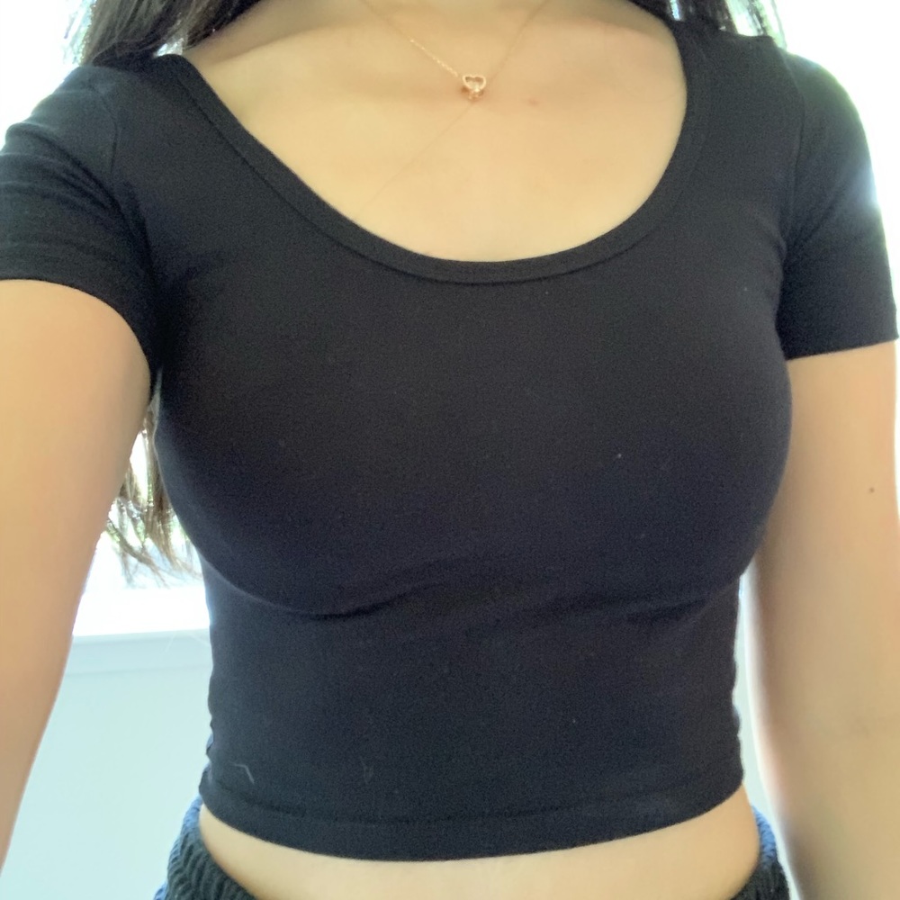 Forever 21 Black Scoop-neck Crop Top